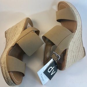 DV Wedges